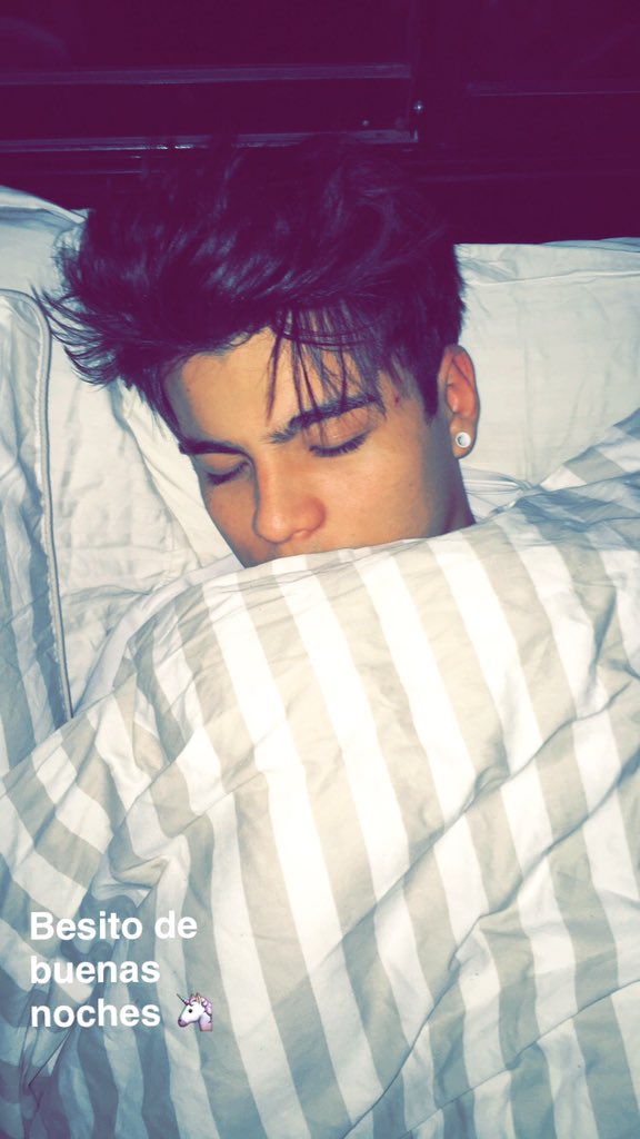 DanielaRued's tweet photo. Alguien dice besito buenas noches ✨ sueñen bonito https://t.co/kYycdeyJbk