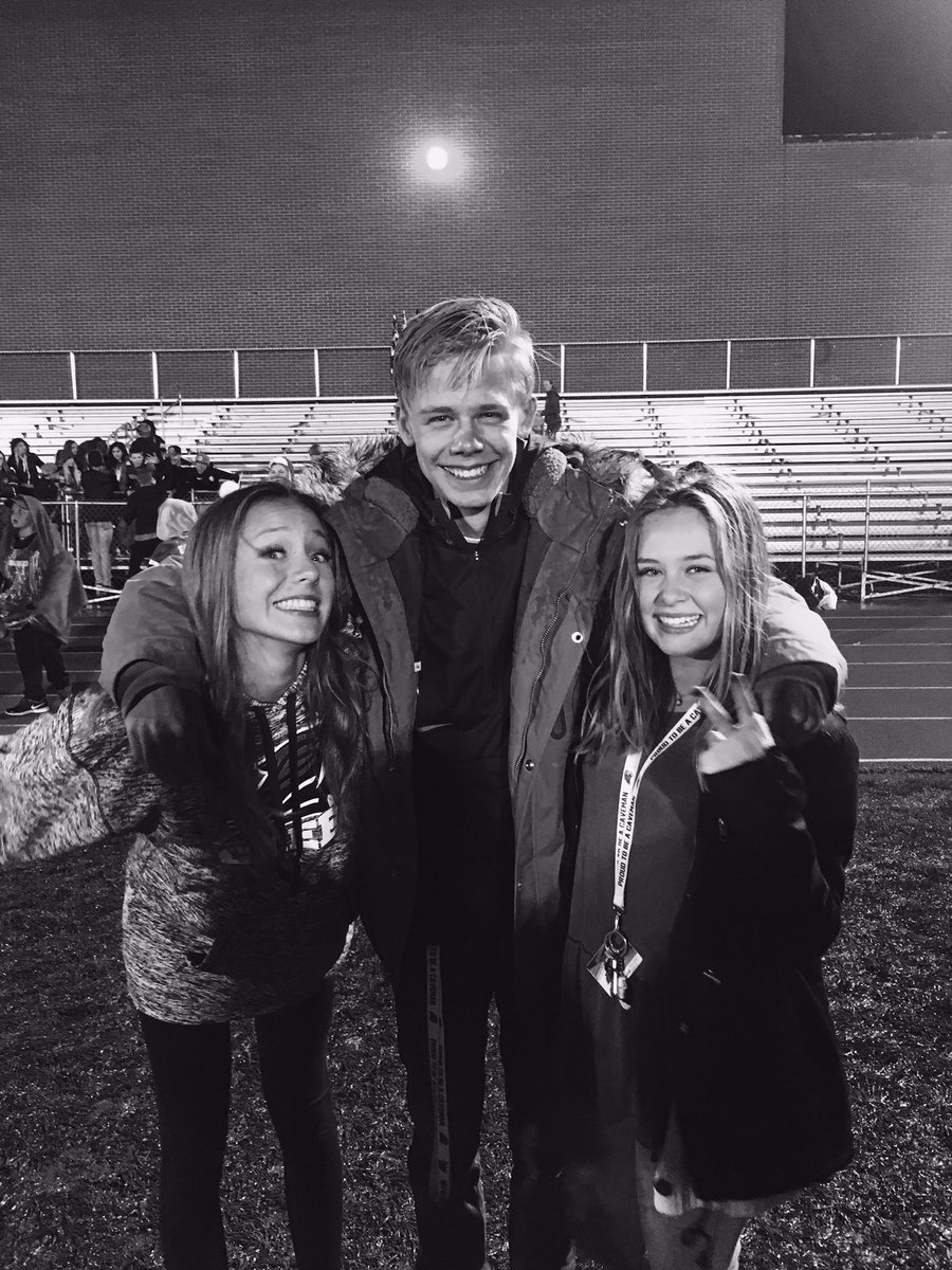 brookerayyy_'s tweet photo. before it's too late- hbd @j_phillips47 !!🎉✨ https://t.co/QJxLB4ppvo