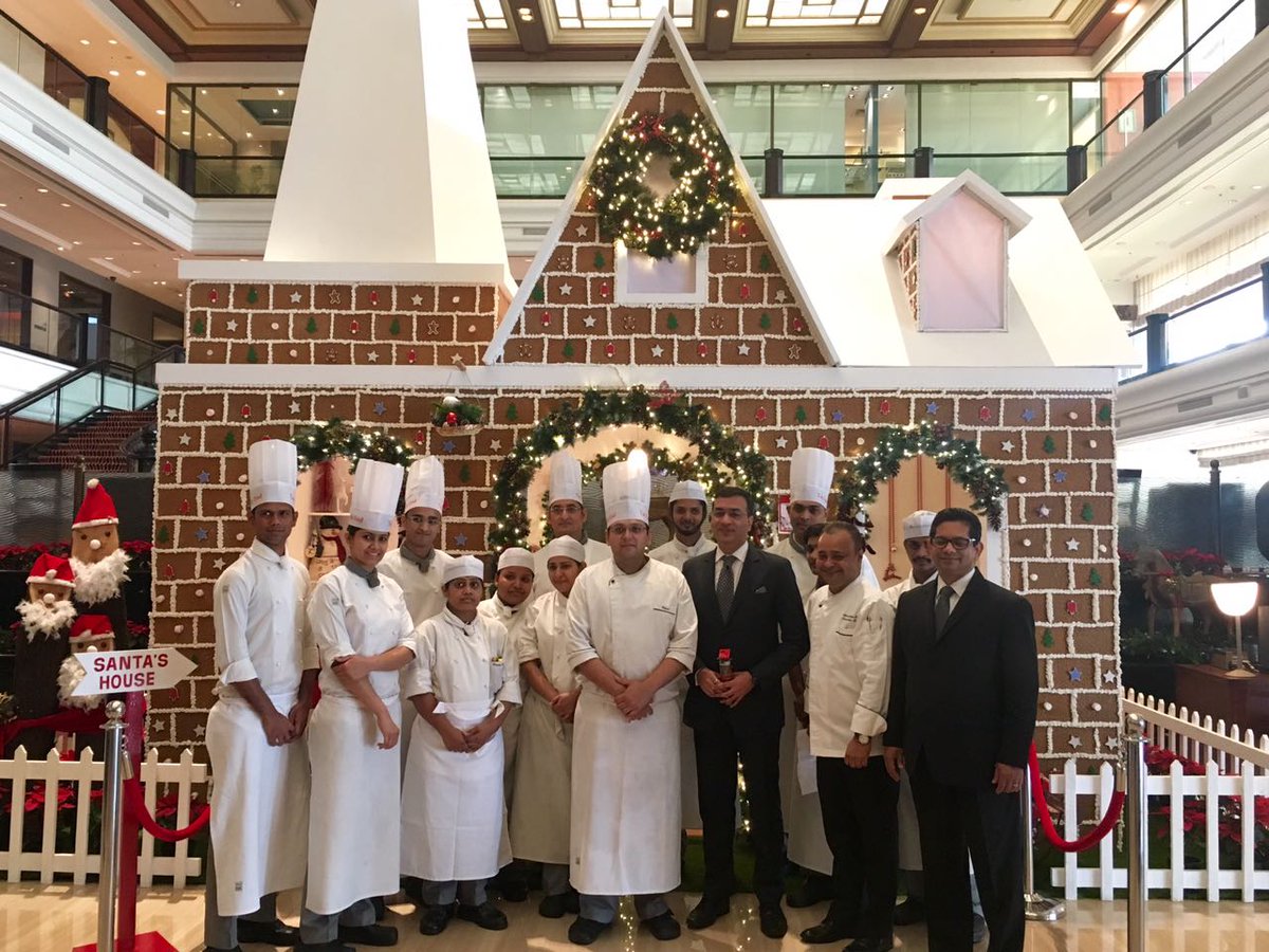 Make your way for the squad behind the city's biggest #gingerbreadhouse. Hats off to Chef Nimit & team at #TajLandsEnd. #ChristmasAtTLE