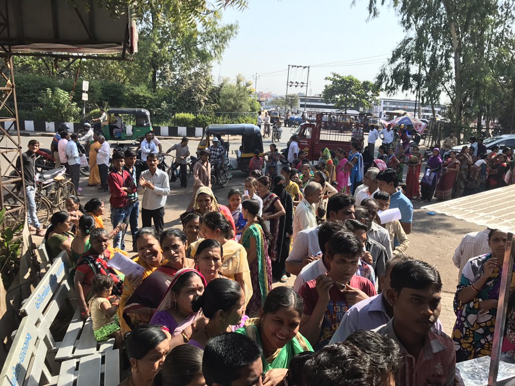 MLASangitaPatil's tweet photo. Long queues besides my office under the #SevaSetu scheme to empower the people of my assembly, we are providing the forms for the same https://t.co/rBx2jWvwFg