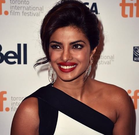 vaibhavip_18's tweet image. We always want her to smile.. 
Lets make her smile brighter by making her win this vote: goo.gl/18OF0g
#QueenPriForPCA #PCAs