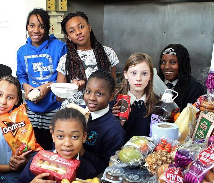 Plea for extra cash and donations for #Christmas helpers in Blackbird Leys. ow.ly/CQtL3074B3D #oXFORD <a href="/TheOxfordMail/">Oxford Mail</a>