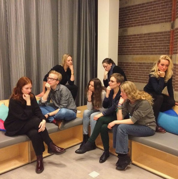 groningermuseum's tweet image. Zit je wat te denken of je te vervelen? Zet jezelf op de foto als Denker en deel hem met ons! #thinkingchallenge @kunstspot050 doet hem al!