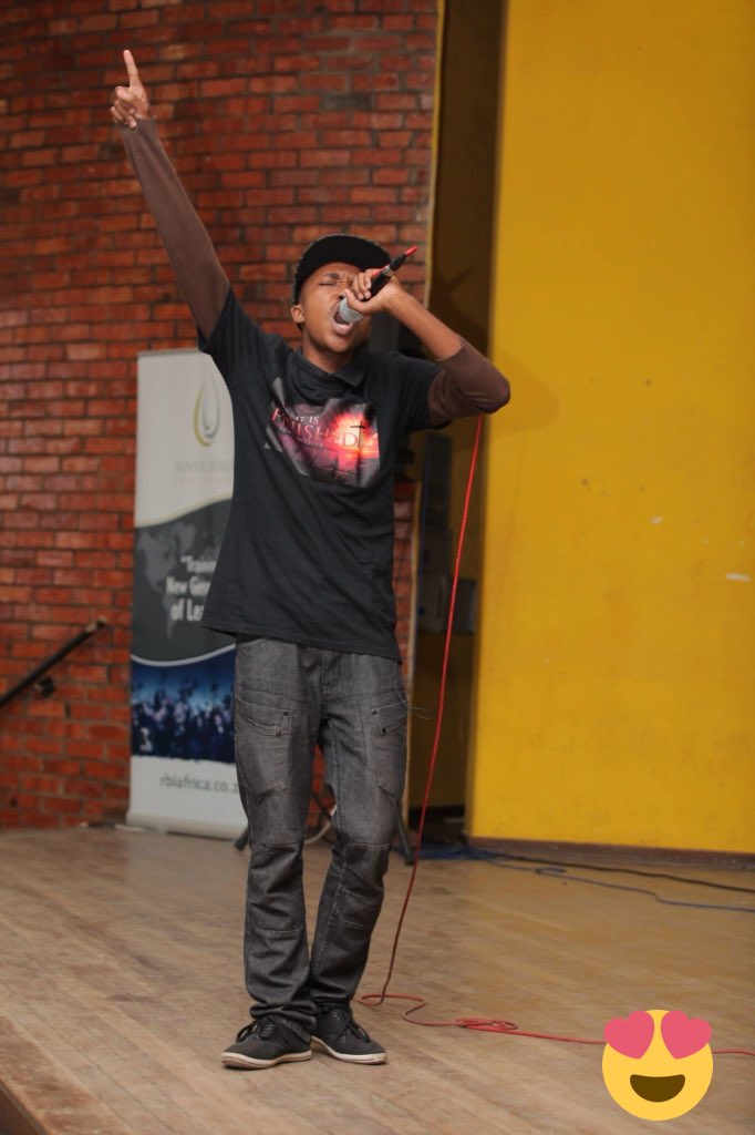 DITSAFLOW's tweet image. When one grabs that mic, everything else disappears it's a one on one moment with the King of kings.