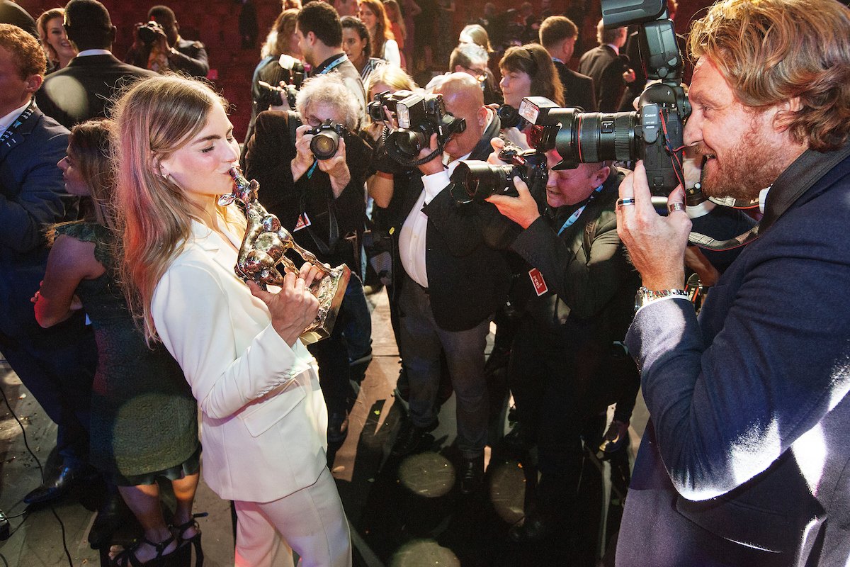 Tweevoudig Gouden Kalf-winnaar Hannah Hoekstra is Shooting Star op de Berlinale 2017 - filmfestival.nl/publiek/nieuws….