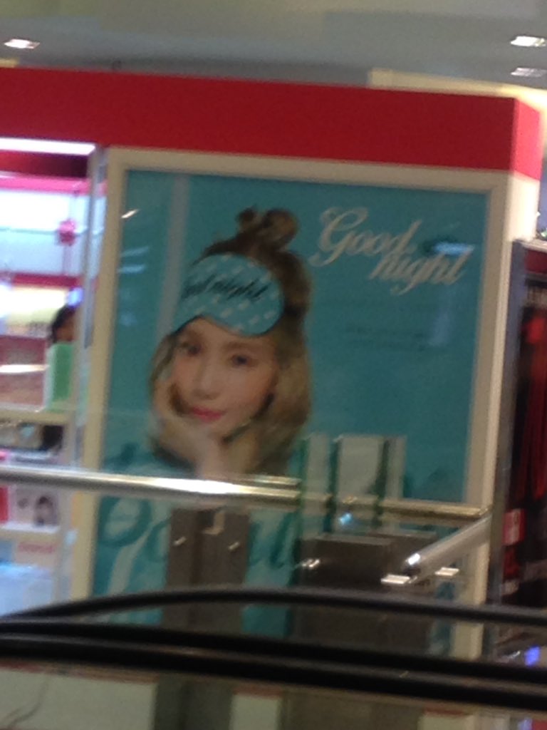 shinetaeng's tweet photo. i was at the mall earlier and then i saw this and shouted "OH MY GOSH MOM ITS TAEYEON!" and she was like "whut" https://t.co/UgVSnsI9aA