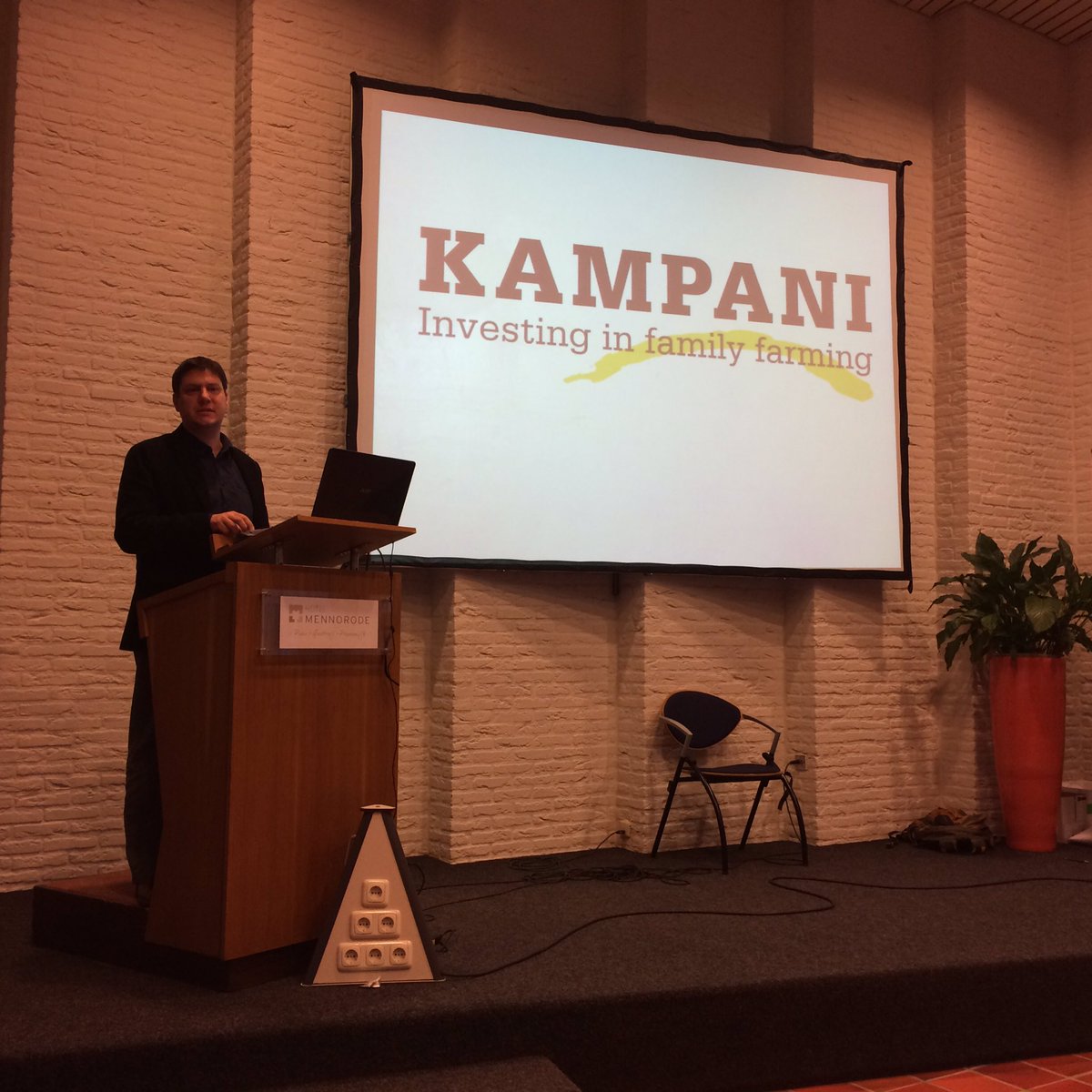 Wouter van der Sypen explaining how Kampani can help <a href="/Agriterra/">Agriterra</a> cooperatives in their demand for capital as social impact investor