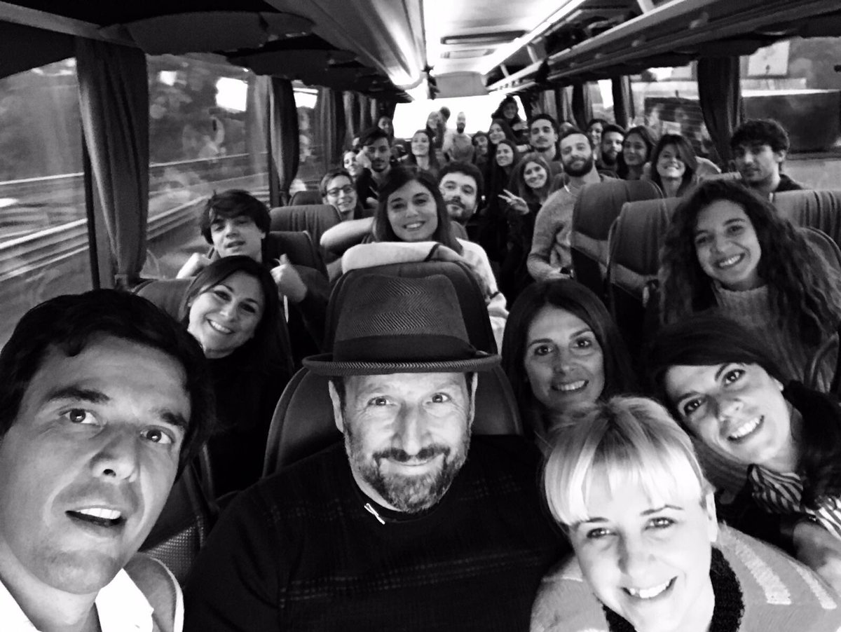 MCSAATCHIMILANO's tweet photo. Che il weekend abbia inizio! ✈️🎄 #mcsaatchigoestolondon #XmasParty #londoncalling https://t.co/HBUjqDCYJS
