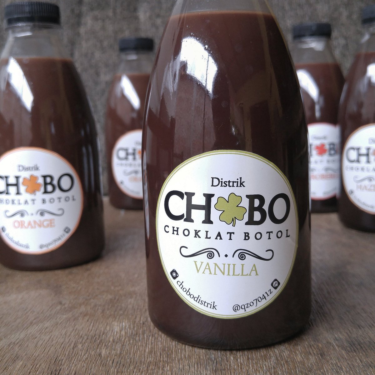 Bahagia dulu yaaa baru diminum choklatnya