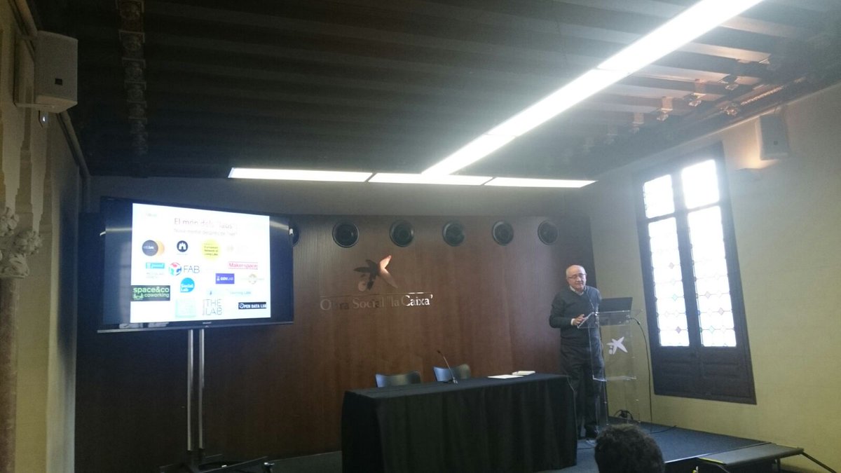Marc_vimo's tweet photo. @arturserra ens parla dels models d'innovacio living labs a traves dels CatLabs. Assemblea General de @Anella_Ind. @i2CAT https://t.co/WLBjXB9lSB