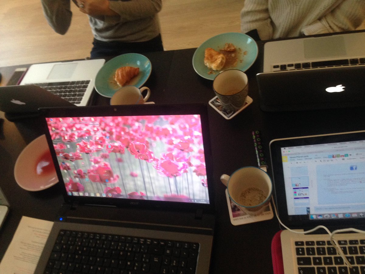 LouiseRchrd_'s tweet photo. Work thé et croissants #jesuisdansmagourmandise #tuesdanstajalousie #digitalbattle #efap #icart #equipe15 https://t.co/ATWXuXessp
