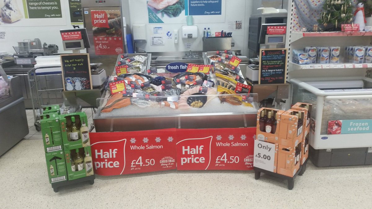 celrramsay1's tweet photo. I am very happy with my fish display today! 😀 @chrisjsouthall https://t.co/9RMJQxrVOz