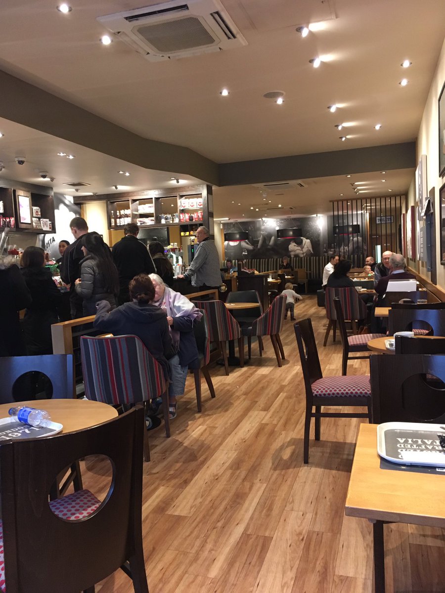 caroline_sn3's tweet photo. @CostaCoffee please help Greenbridge Swindon, they never have enough staff #dirtytables #longqueue #bored #waiting #helpthem https://t.co/isXHoy5tpG