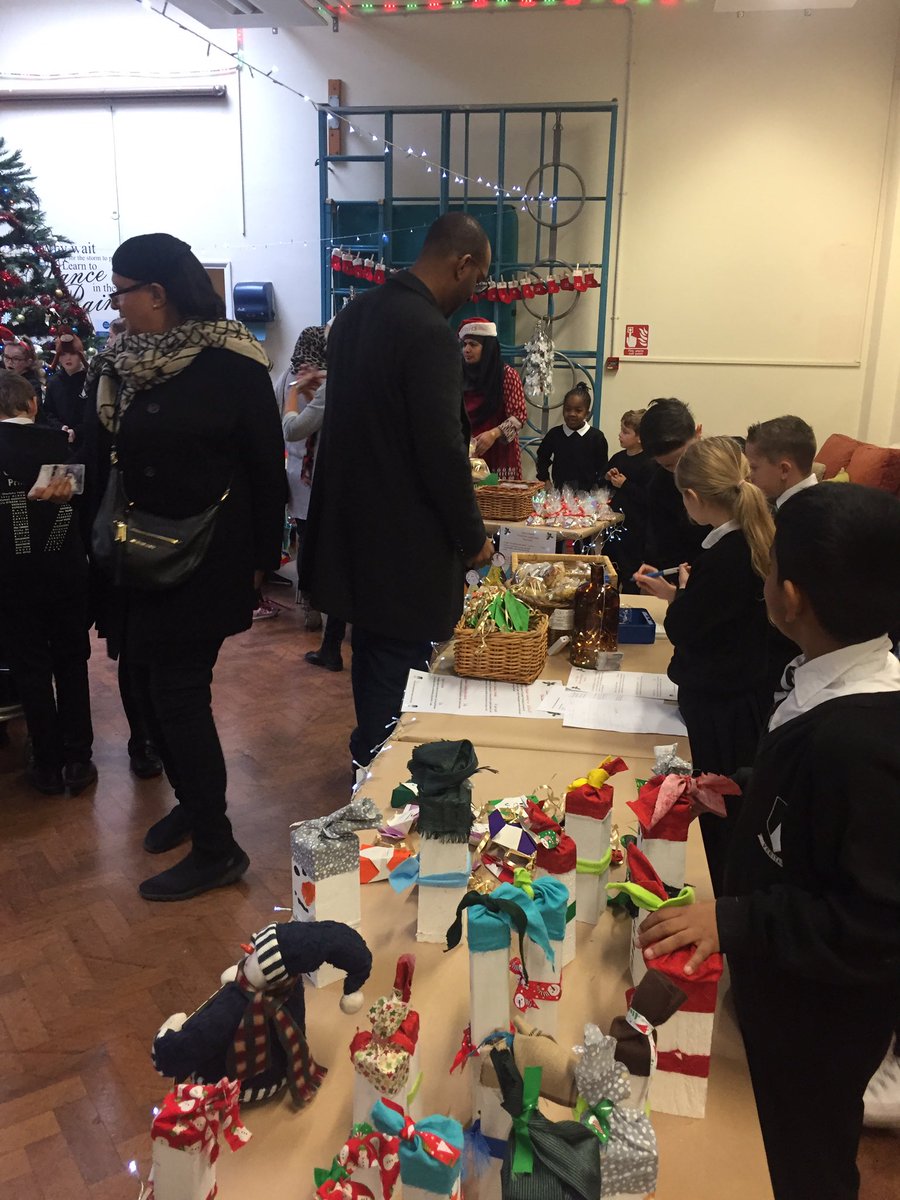 StCathsofSiena's tweet photo. Lots of very happy customers....#CCF2016 https://t.co/9inp9Nqrgv
