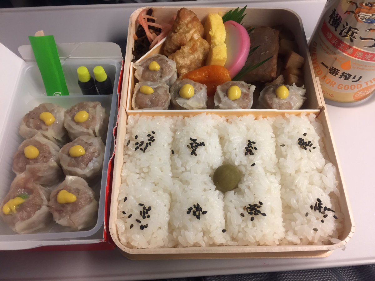 湘南dena Pa Twitter 狙い通り東京駅コンコースで崎陽軒シウマイ弁当 入手しました ポケットシウマイは売り切れでしたが その後新幹線南改札を入ってすぐの売店で発見 す またんで流れたシウマイ弁当ソングをmvを見ながら森さんスタイルで食べています ビールは一番