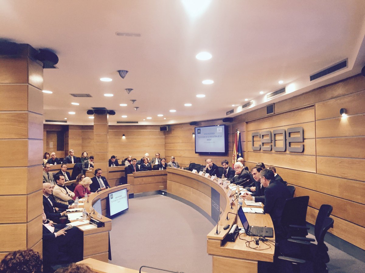 info_meetness's tweet photo. Meetness invitado como escuela de negocios al evento de la CEOE con formato de Mesa Redonda: “Futuro de la Industria de la Moda Española”. https://t.co/ZfdfYHHiIC