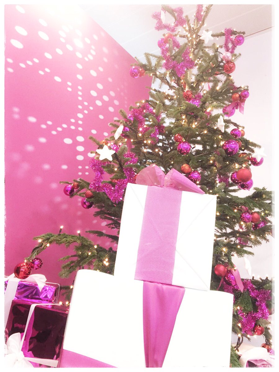 Unsere wunderschönen Weihnachtsbäume… Natürlich in #magenta #telekomwall #MagentaLove #Telekom