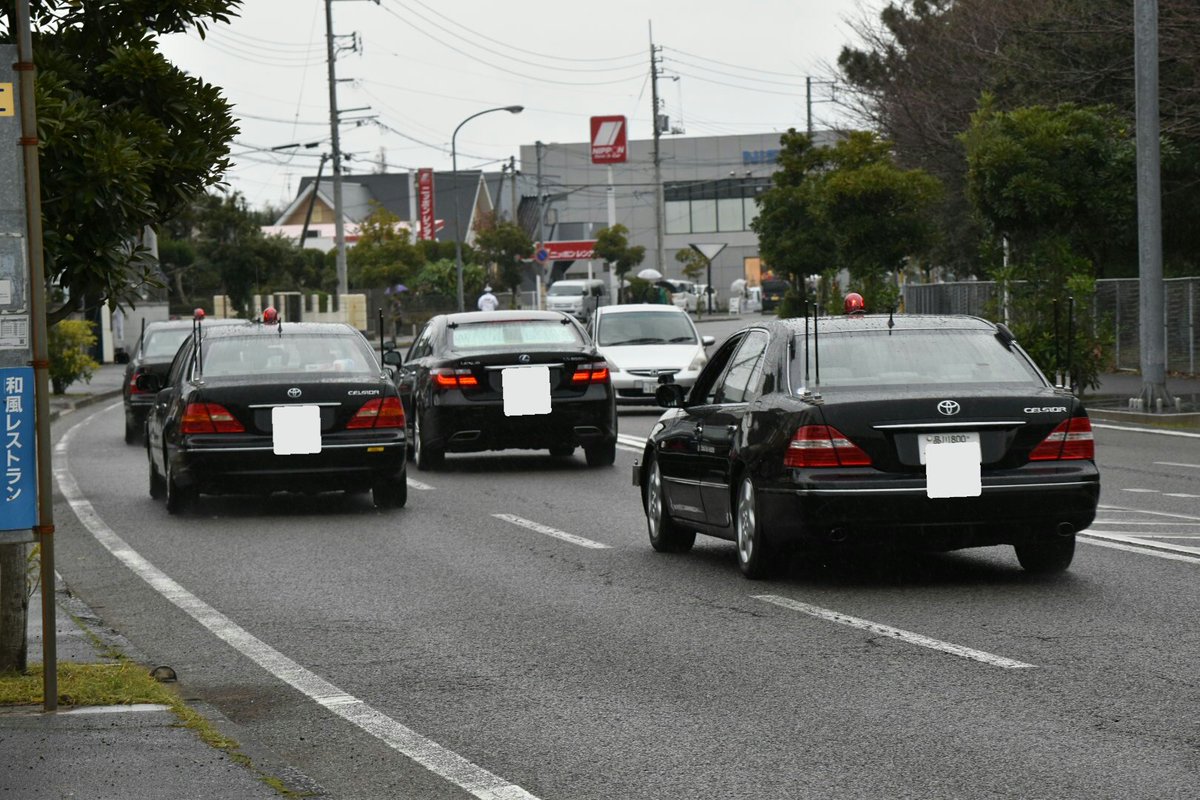 Mf10l33 警視庁 30セルシオ後期警護車 車列の先頭を走ってました 後ろには30セルシオ前期警護車 30後期と続いてました 総理大臣専用車は前のモデルで 警護車はすべてセルシオで統一ですね 笑 殿は山口県警ゼロクラと鳥取県警 Bmレガシィ警護車