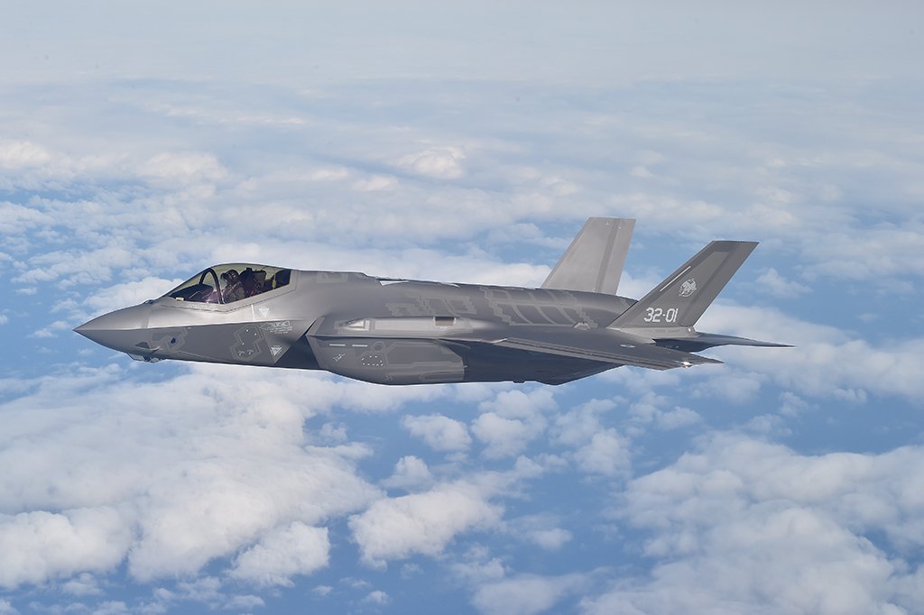 Italy (not Israel) has become the first country to operate the F-35 outside of the U.S. wp.me/p2TYIs-aBb