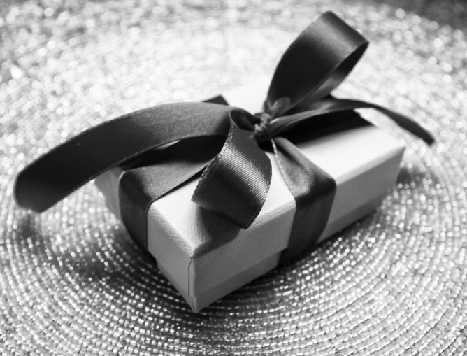 ChubbNA's tweet photo. Beware of scams when buying #jewelry this holiday season: https://t.co/ViGmx8kbQl https://t.co/VsyoPdatw0