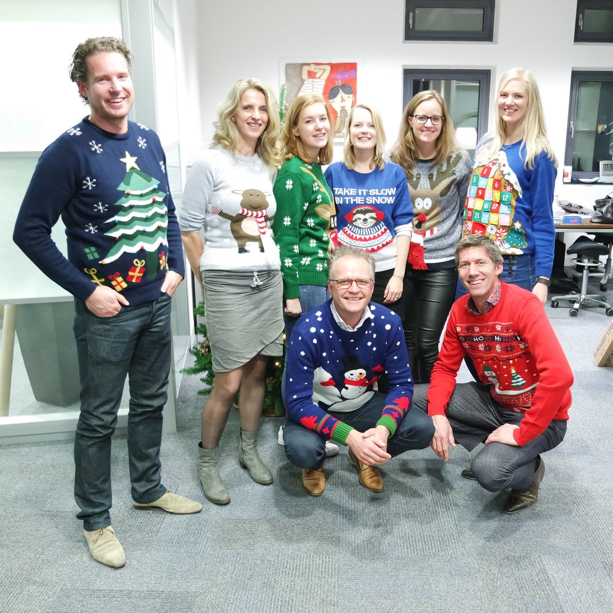 Optitrade's tweet photo. 8 collega's sterk in de foute kersttrui! 👌🎅🌲 #Optitrade #foutekersttrui @Optitrade https://t.co/6FVk3DufYW