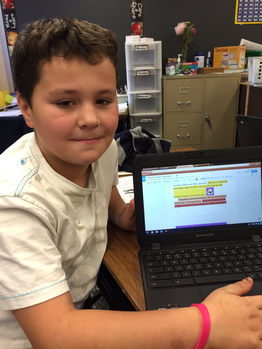 koenigd17's tweet photo. Students provide feedback to a passage using their bitmoji! @ISD109 @WilkinsISD109 https://t.co/Lr0mOIVwYm