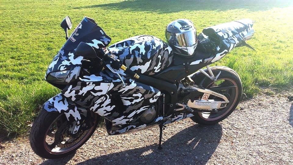 tekarbon's tweet photo. Spot the carbon fiber on her sexy body! #hondacbr #cbr600rr  #hondacbr600rr #carbonfiber #tekarbon  #sportbikelife https://t.co/oLz2aUTlyY https://t.co/zB2QSIMwXq