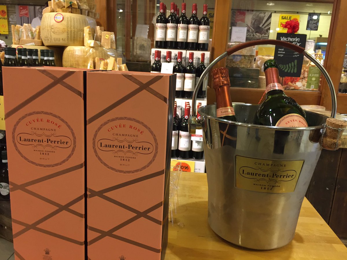Sampling @ChampagneLPUK Cuvée Rosé <a href="/WFMLondon/">World Fashion Market</a> <a href="/WholeFoods/">Whole Foods Market</a> High St. Kensington right now!