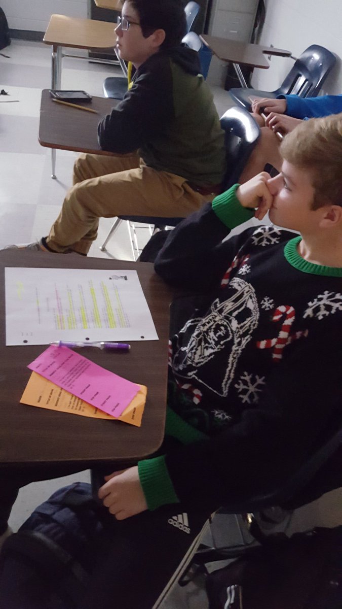 BooknerdKeeton's tweet photo. Star Wars Tacky sweater and metaphors with the Grinch #theleedavisway https://t.co/UleLtm6w7a