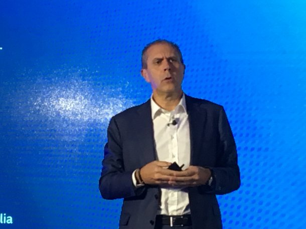 impresacity's tweet photo. La nuova era Intel poggia su #cloud e #IoT - Maurizio Riva, Country Manager @Intel_Italia @TorresaniB 
https://t.co/54fRyi2e8e https://t.co/1hqJeWhNeN