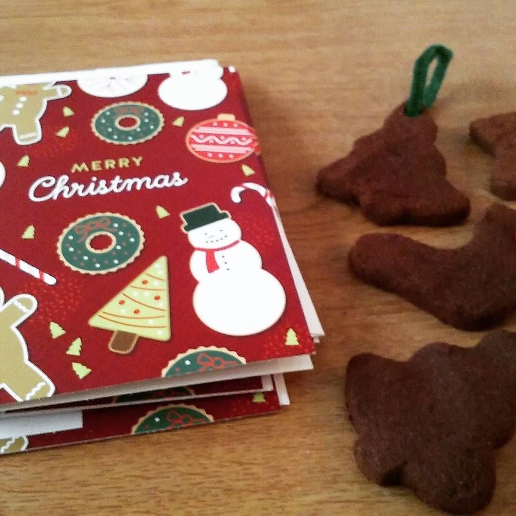 SuperheroesBlog's tweet photo. @amazon gift cards and homemade cinnamon applesauce ornaments for my Kindergartener's 7 te… https://t.co/YPuy4TGDZH https://t.co/twcbEDbFg1