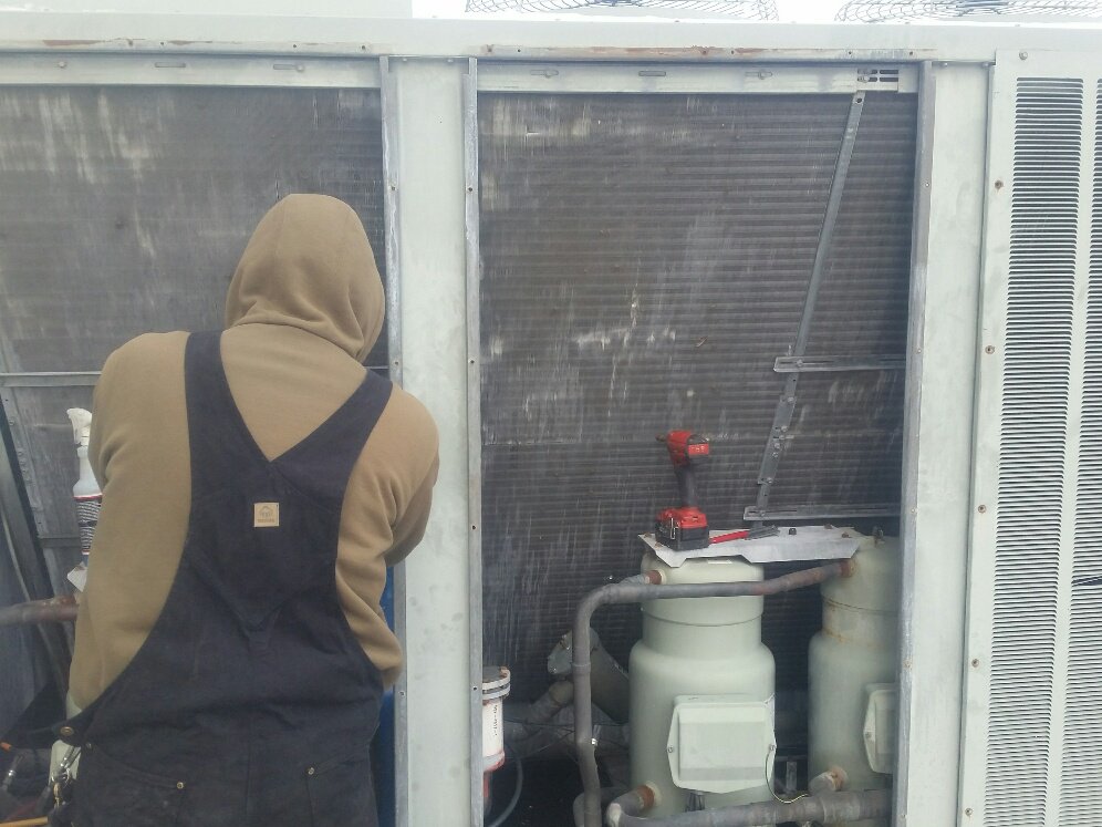 nwcoils's tweet photo. Looking at a TRANE CGAFC60 today #condensercoils #COL #Intellipak #RTU #trane #nationwidecoils #hvac #hvaclife https://t.co/TVYdvveTAW