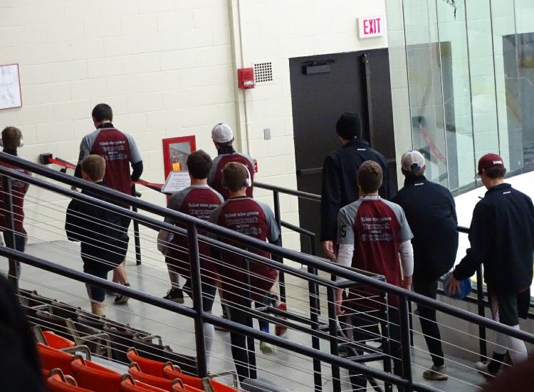 Antigo_Hockey's tweet photo. Big game in Lakeland tonight! JV at 5, Varsity at 7, see you there!! #TheRobinWay https://t.co/IyPw6G3C0I