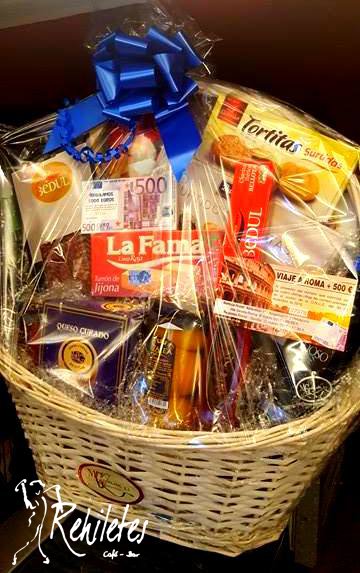 ¿Quién se llevará esta fantástica CESTA DE NAVIDAD?
Muy pronto lo sabremos...
😆😆😆😆😆
#cafe #bar #tapas
Paseo Santa Fe 11
#Huelva
<a href="/casillasdrc/">Davyd's</a>
