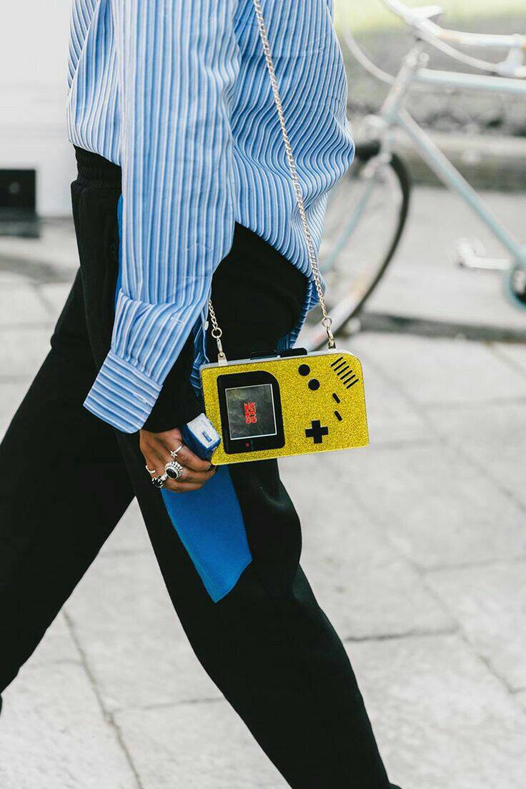 armariovacio's tweet photo. Bolsos con personalidad, un regalo perfecto para esta Navidad #tendencia #regalos #merrychristmas #fashionista https://t.co/bIlFCyktbK