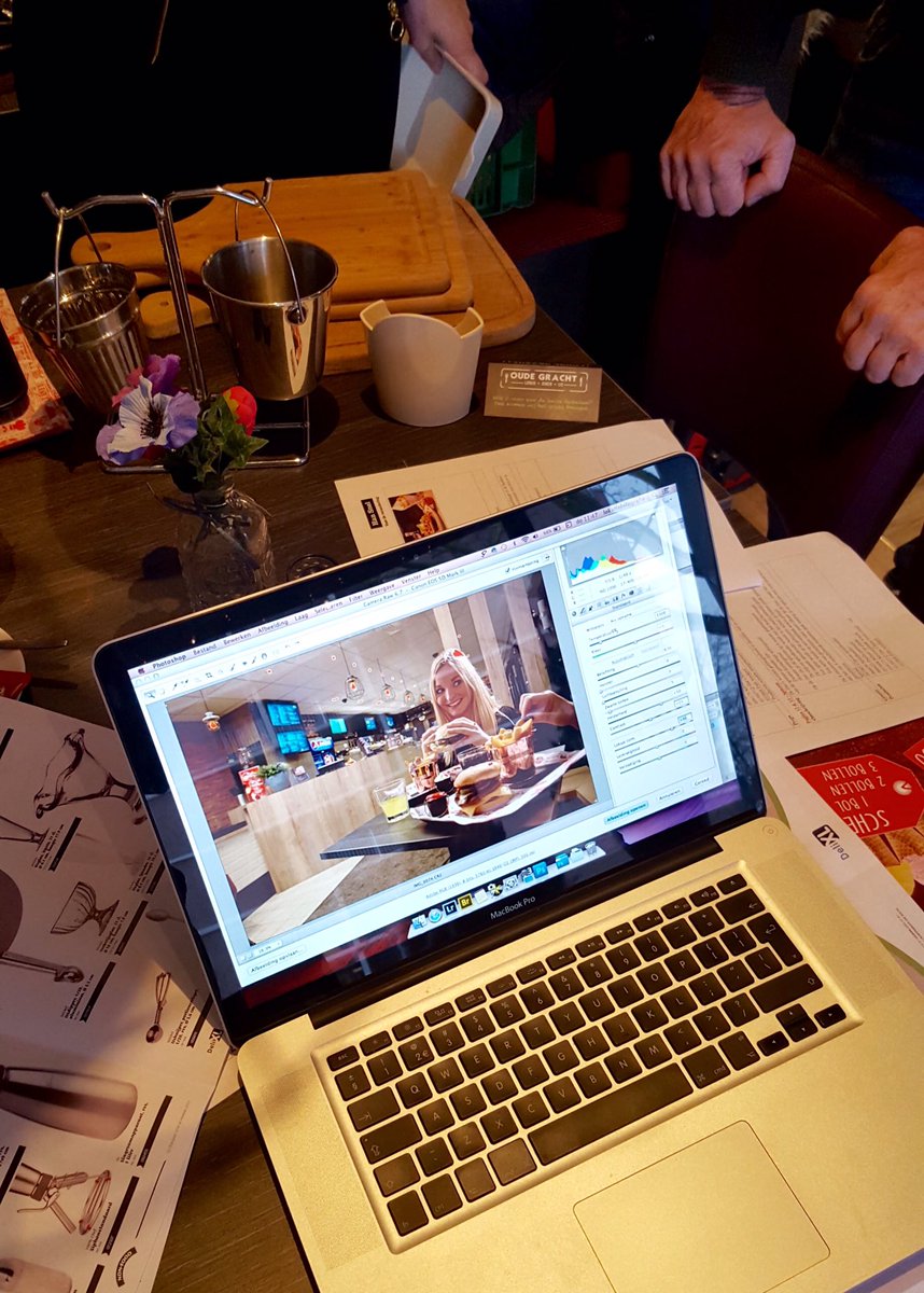 hansnel's tweet photo. Heerlijk, zo'n burgerlijke shoot voor Deli XL. Bon appetit! 🍔📸 https://t.co/2PW5WHyxMF