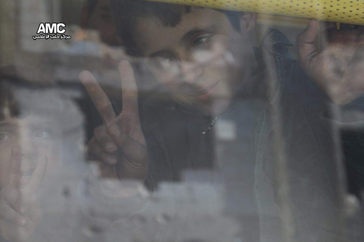 AleppoAMC's tweet photo. عاجل: لحظة إجلاء الجرحى من أحياء حلب المحاصرة إلى ريف حلب الغربي https://t.co/PT50jQaq1D