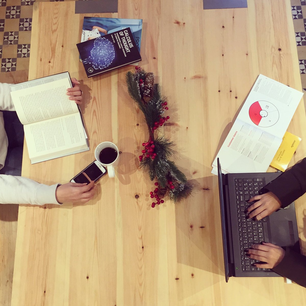 antwork's tweet image. Books, laptops &amp;amp; coffees in our coworking space today!

#agileoffice #independentworkforce #antworkcampus #goodneighbours #beyondcoworking