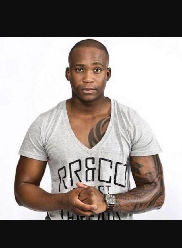 Reezyville's tweet photo. Nantsi Crush Yenu Girls Catch Him @MonateCorner Sat #SummerSplash17Dec #DanceTillYouDrop https://t.co/ge2rL68UMO
