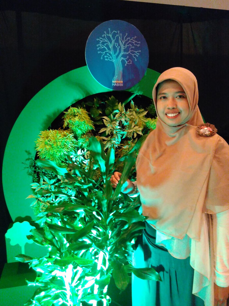 ValerianiMidori's tweet photo. Meeting a new friend, supporter of Habibie Garden
#TheNextDev #TheNextDev2016
#startup
#marketers
#entrepreneur
#sociopreneur
#telkomsel https://t.co/40CyOanPtA