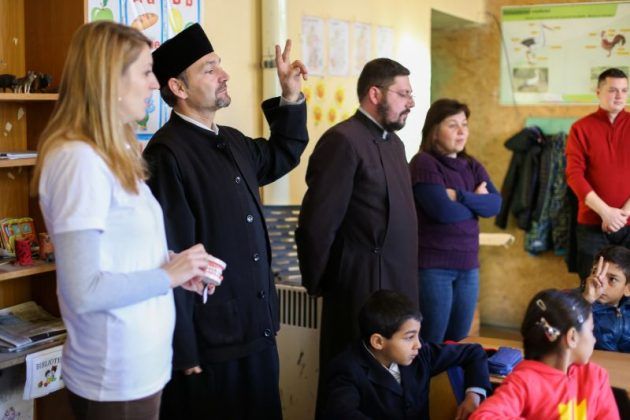 AOR_Sibiu's tweet photo. Campania „Sănătate pentru sate” continuă pe Valea Hârtibaciului | Mitropolia Ardealului https://t.co/4MdlTSHUtk https://t.co/BfyD6QVpN2