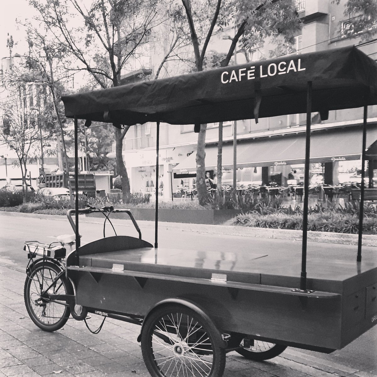 CafeLocalMX's tweet photo. Hoy visitaremos tres puntos de Polanco con @arrivio_app y empezamos por Plaza Masaryk. https://t.co/uuRI92Oq5d