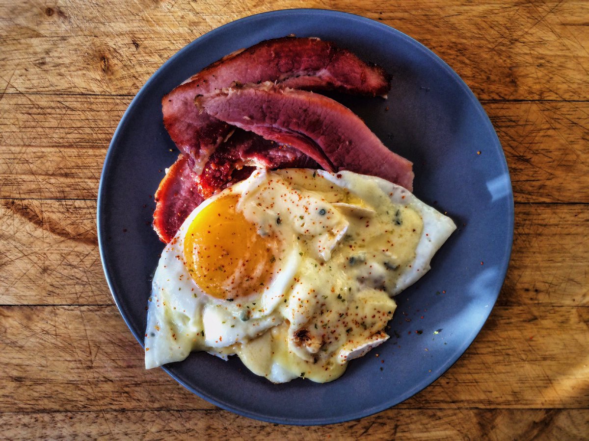 LoAndSloBBQ's tweet photo. I may not be #DrSeuss, but #BlueEggsAndHam needs to be a thing & quick! #Cambozola over eggs & leftover honey roast ham #LoAndSlo #HowILunch https://t.co/mno8KiMGmz