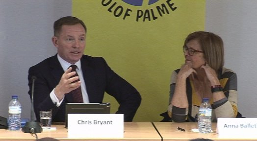 CanalTerrassa's tweet photo. La @FIOlofPalme reflexiona amb @RhonddaBryant sobre la privacitat dels polítics https://t.co/kkQx6iwOPp #Terrassa #infolocal https://t.co/2TYdUHBEb3