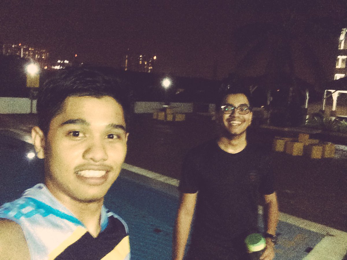 berudujadian's tweet photo. Post-workout selfie. No money, no gym.
#acacah
#penathanat
#mytummyiscrying
#offseasonworkout https://t.co/cAGObH7Zvc