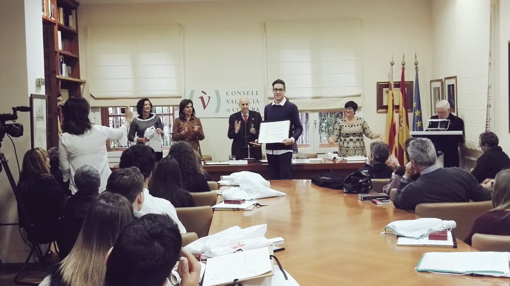 Lector100tific's tweet photo. Volem felicitar al nostre amic @alejandromn1, guanyador a nivell autonòmic del concurs literari ''Dones il·lustres''
Gràcies @IesccValencia https://t.co/qiNROz5bNl