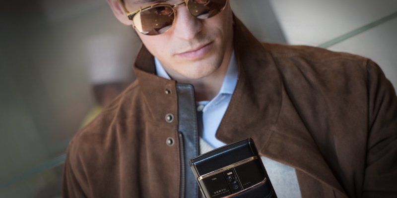 vertu's tweet photo. .@TomClaeren with his #personalised #SignatureTouch https://t.co/IyC3HCcICe