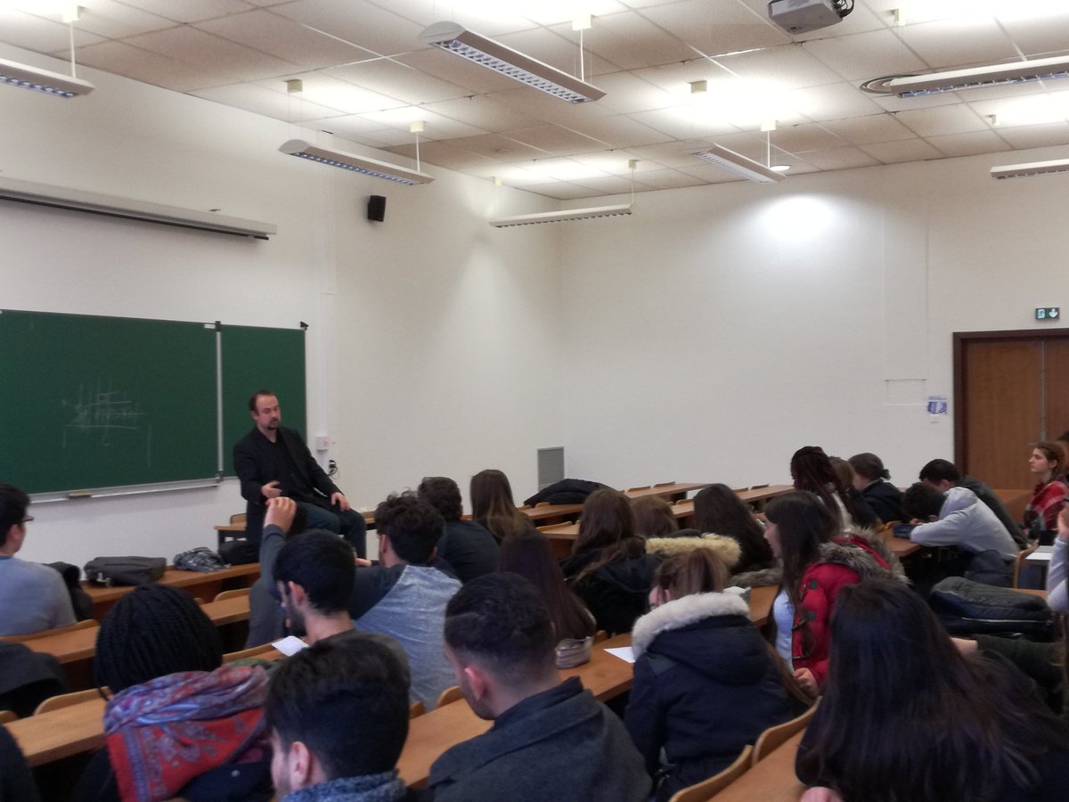 #direct C'est maintenant l'intervention de M.GSELL, responsable de la division vie étudiante <a href="/Croustrasbourg/">Crous de Strasbourg</a> d'intervenir!