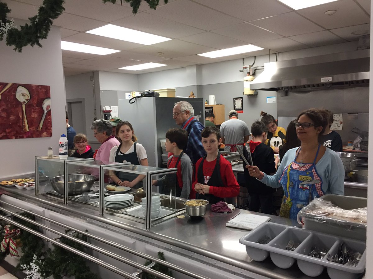 MNSStars's tweet image. Cooking for a Cause at Romero House today. Serving 400 meals, 1400 cookies and 200 Blessing Bags. #payitforward @thepayitforward @ASD_South