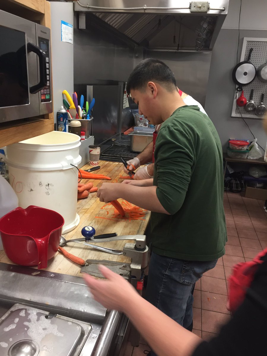 MNSStars's tweet image. Cooking for a Cause at Romero House today. Serving 400 meals, 1400 cookies and 200 Blessing Bags. #payitforward @thepayitforward @ASD_South